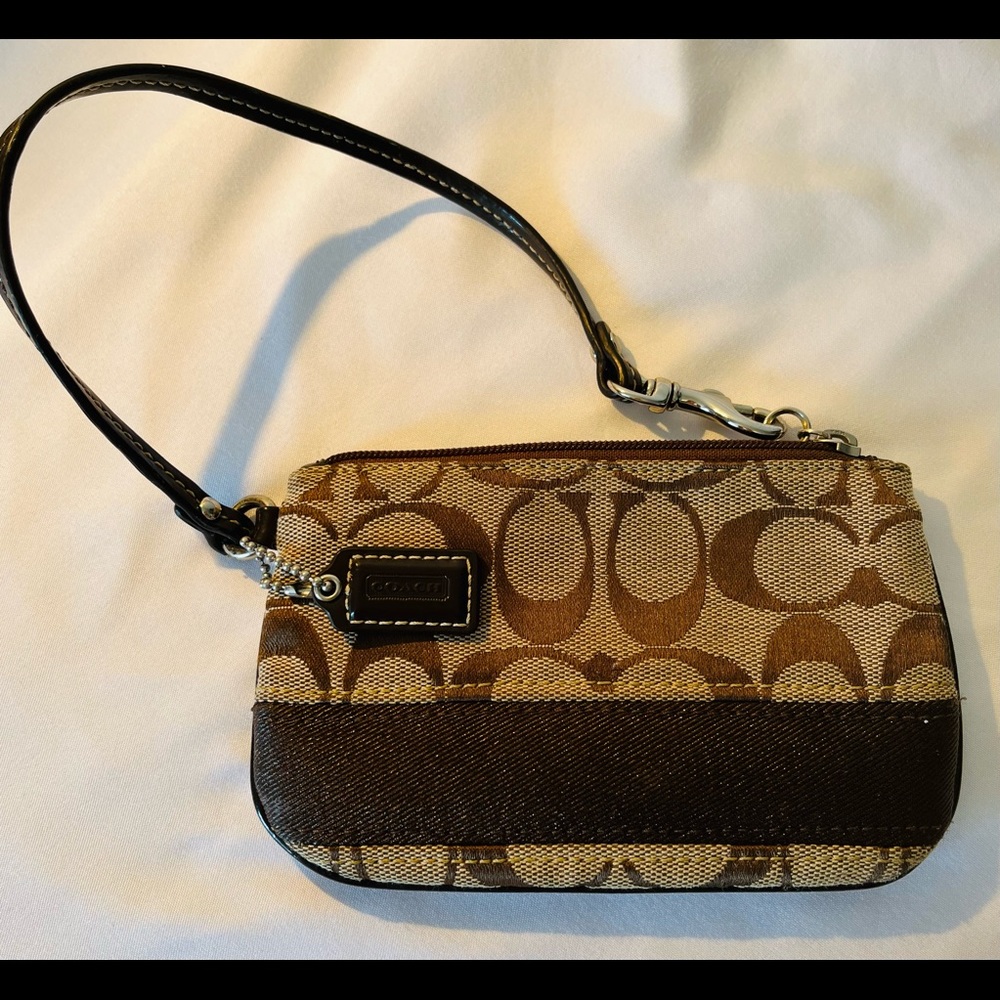 Couch wristlet